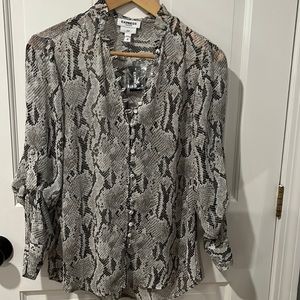 NWT size slim small snack skin patterned blouse from Express